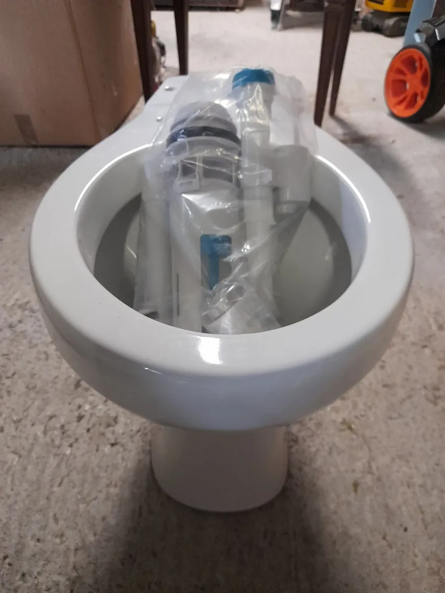 Bathroom sink and toilet - Image 3