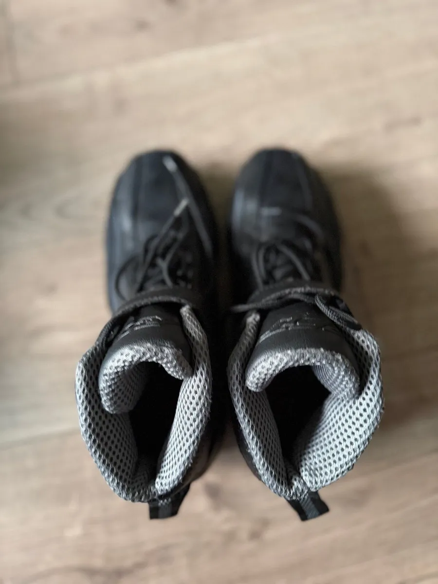 RST boots & leather jacket - Image 1