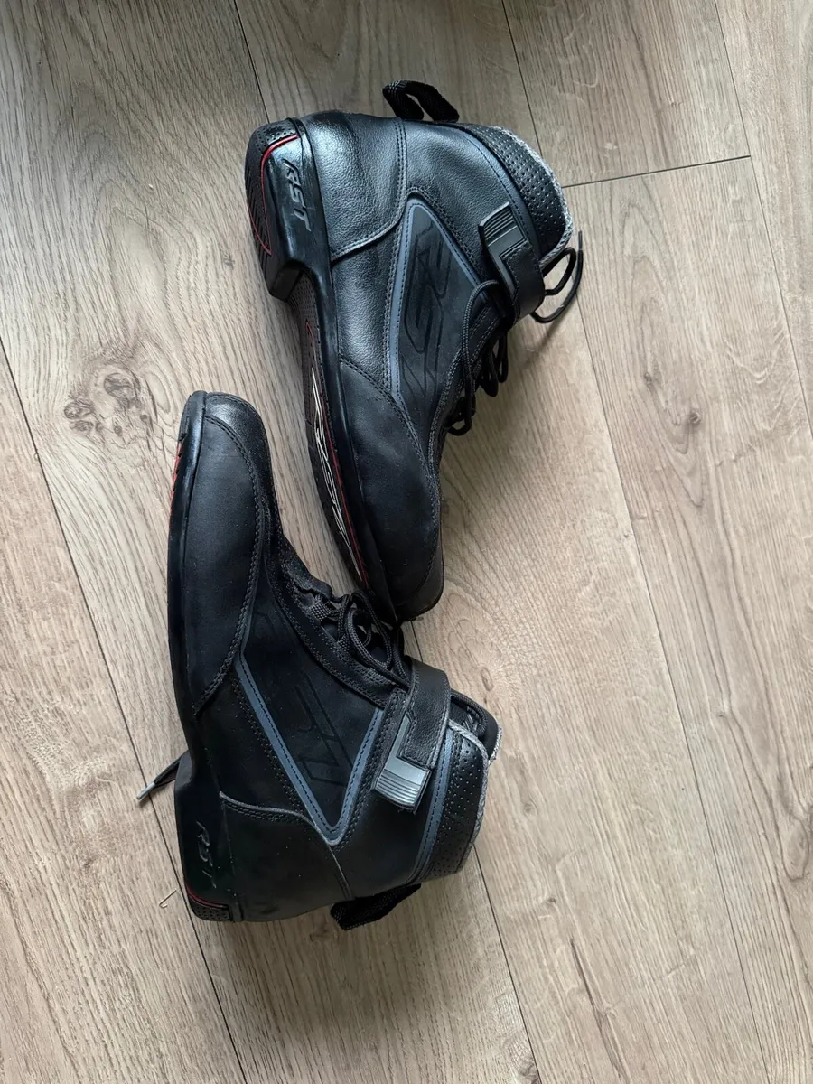 RST boots & leather jacket - Image 2