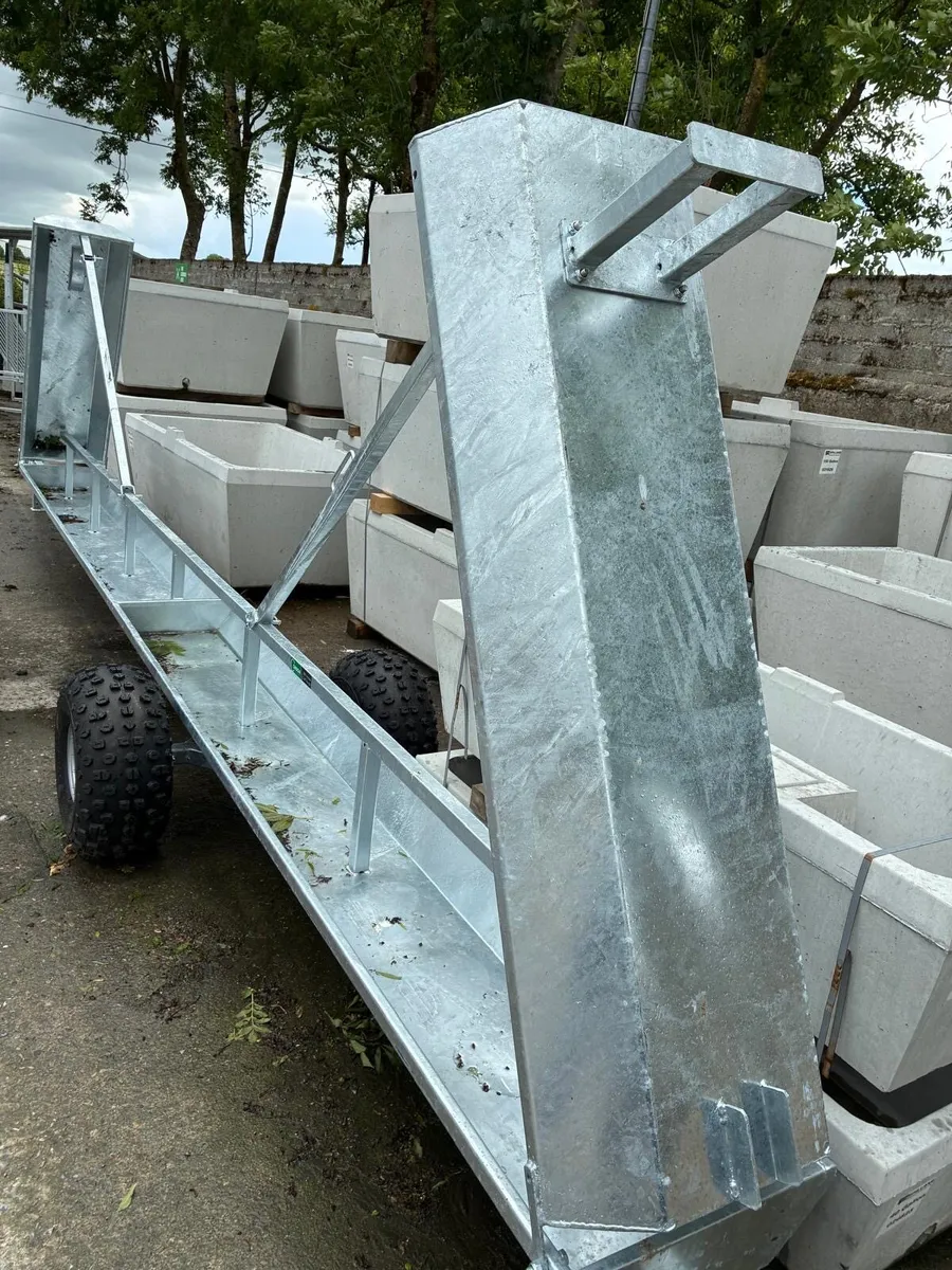 Condon 2 Tonne meal and trough - Image 3