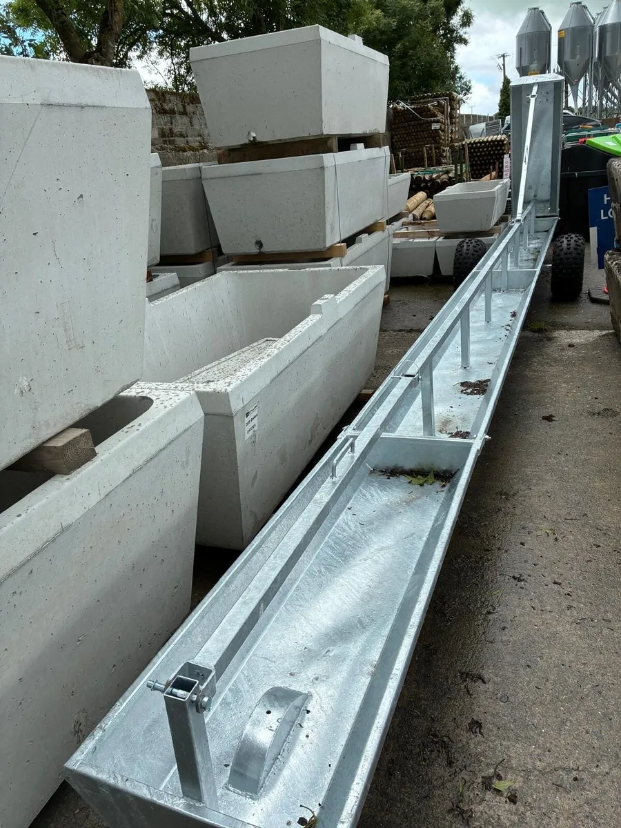 Condon 2 Tonne meal and trough - Image 4