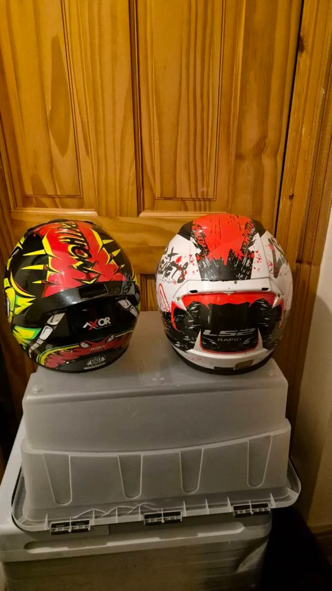 Motorbike helmet - Image 3