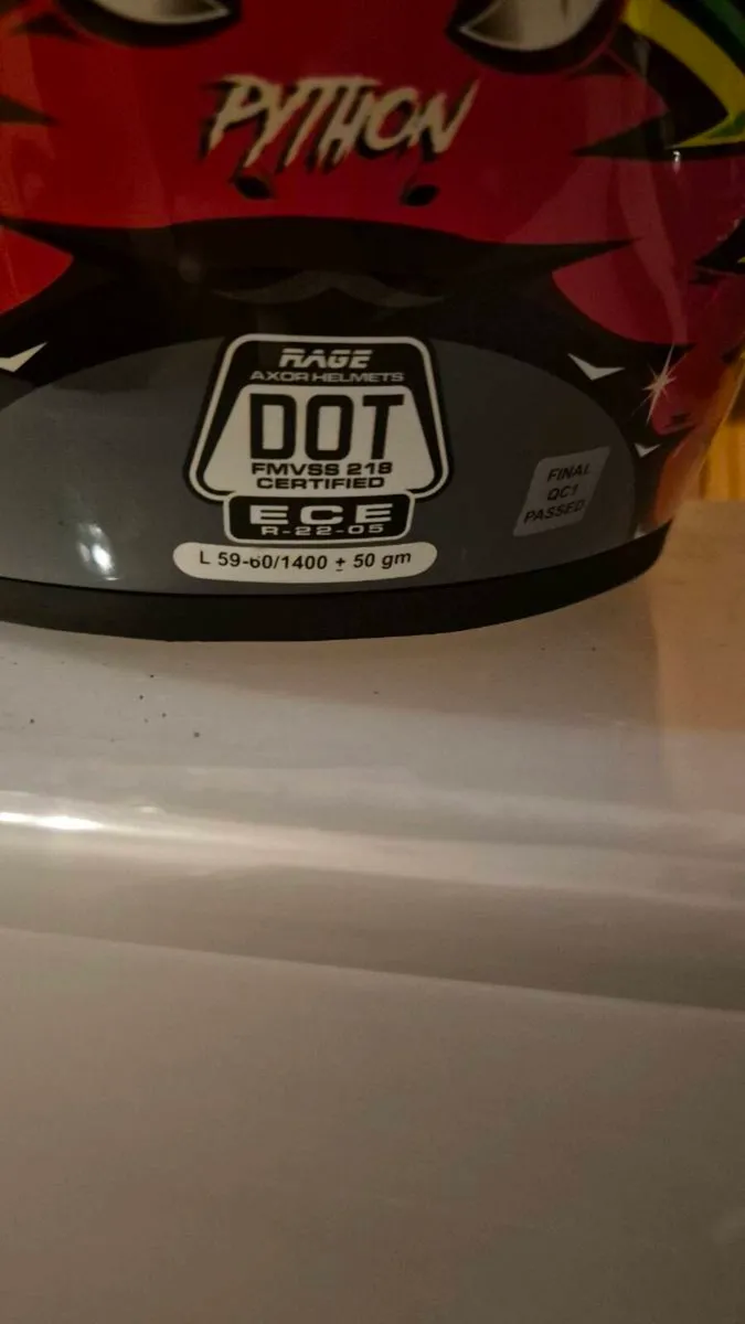 Motorbike helmet - Image 4