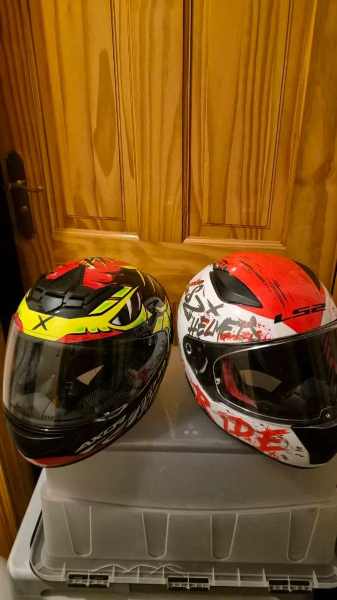 Motorbike helmet - Image 1