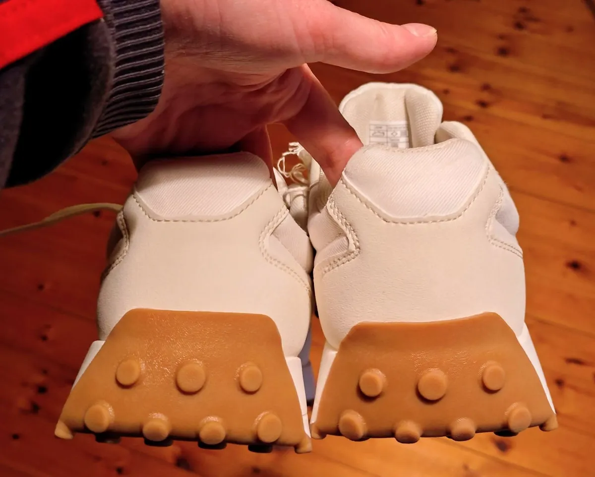 LADIES CASUAL CREAM RUNNERS (SIZE 8 UK) NEW. - Image 3