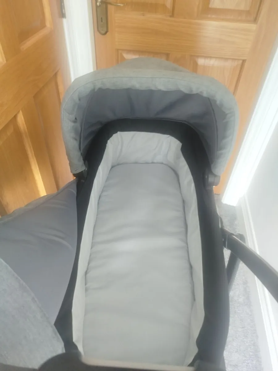 Graco Evo Pushchair & Newborn attachment - Image 1
