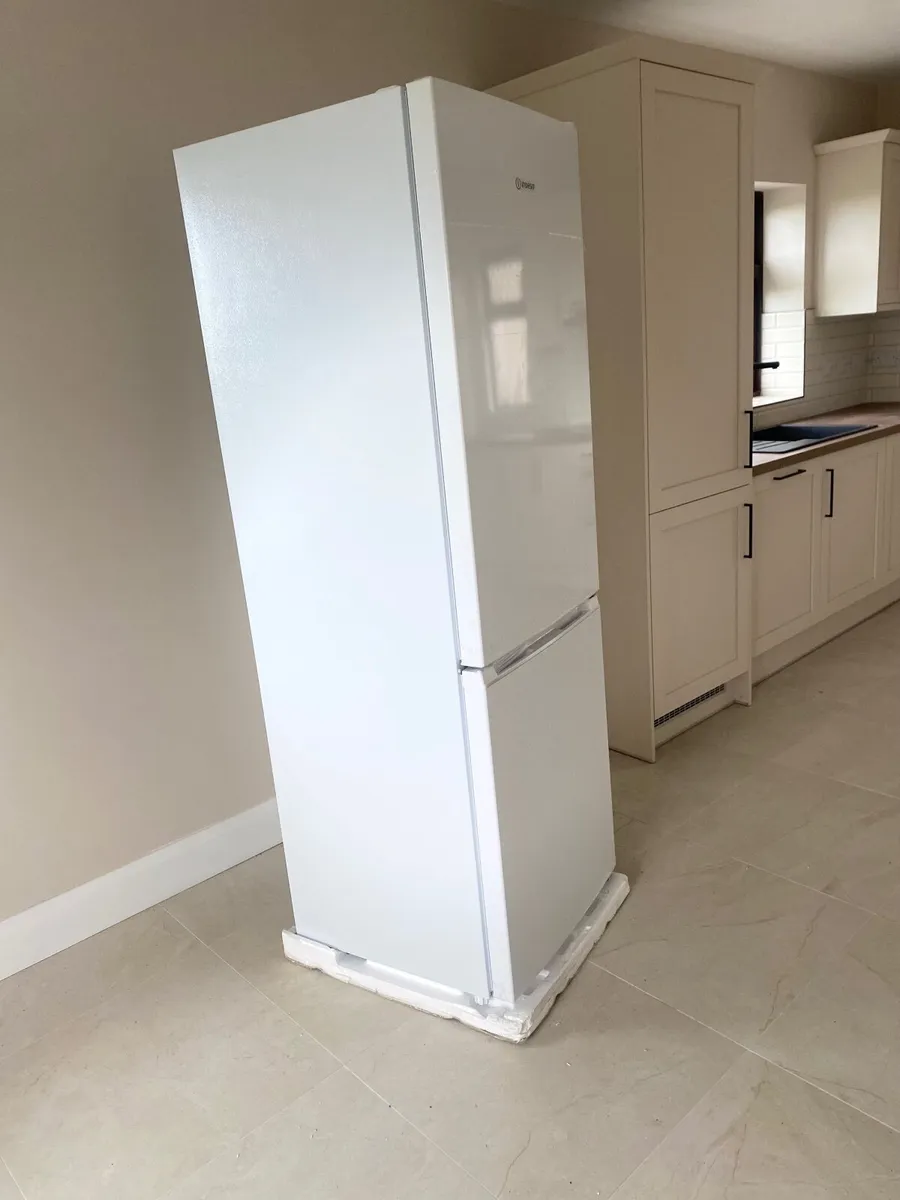 70/30 Free Standing Fridge/Freezer for Sale - Image 1
