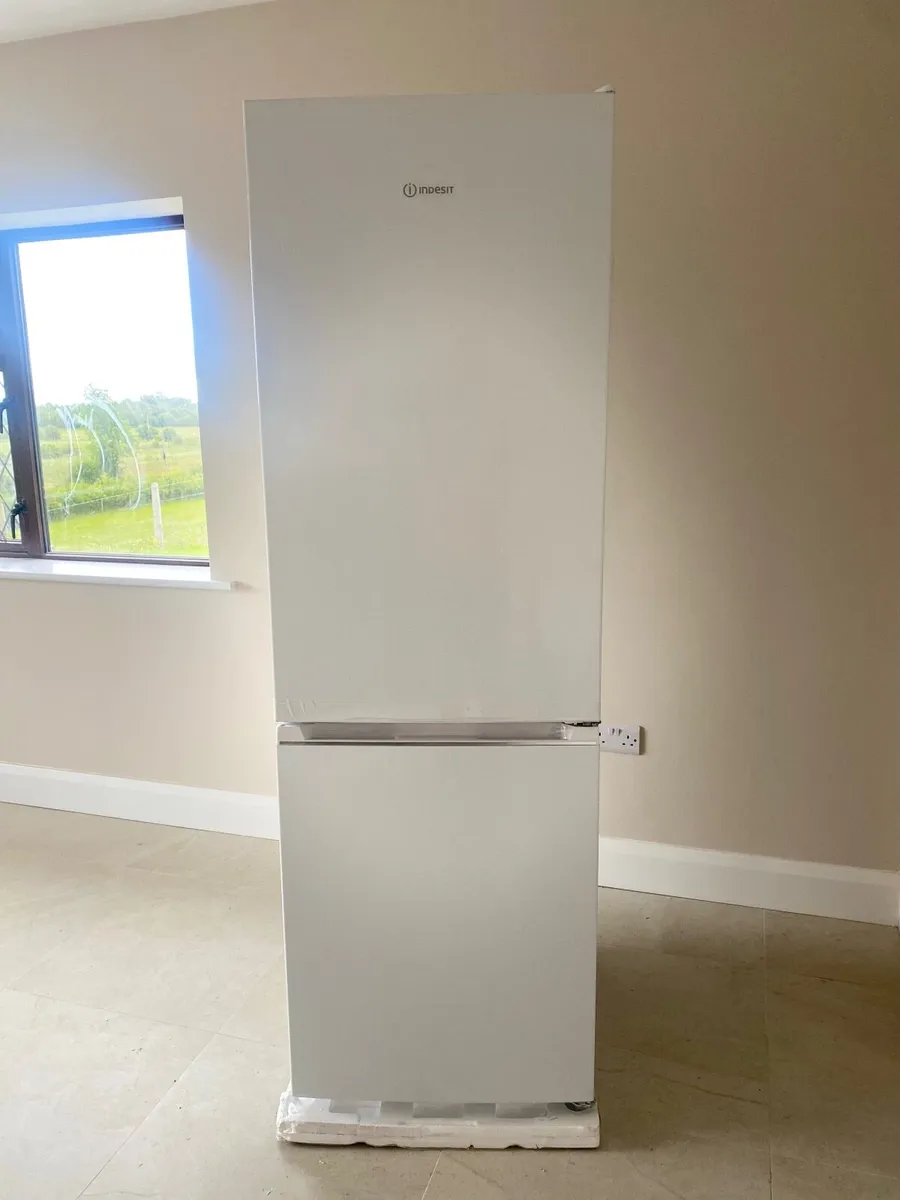 70/30 Free Standing Fridge/Freezer for Sale - Image 2