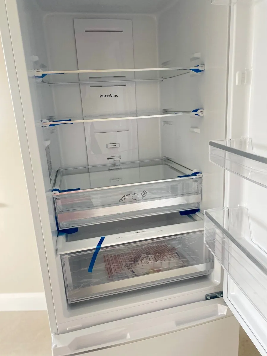 70/30 Free Standing Fridge/Freezer for Sale - Image 3