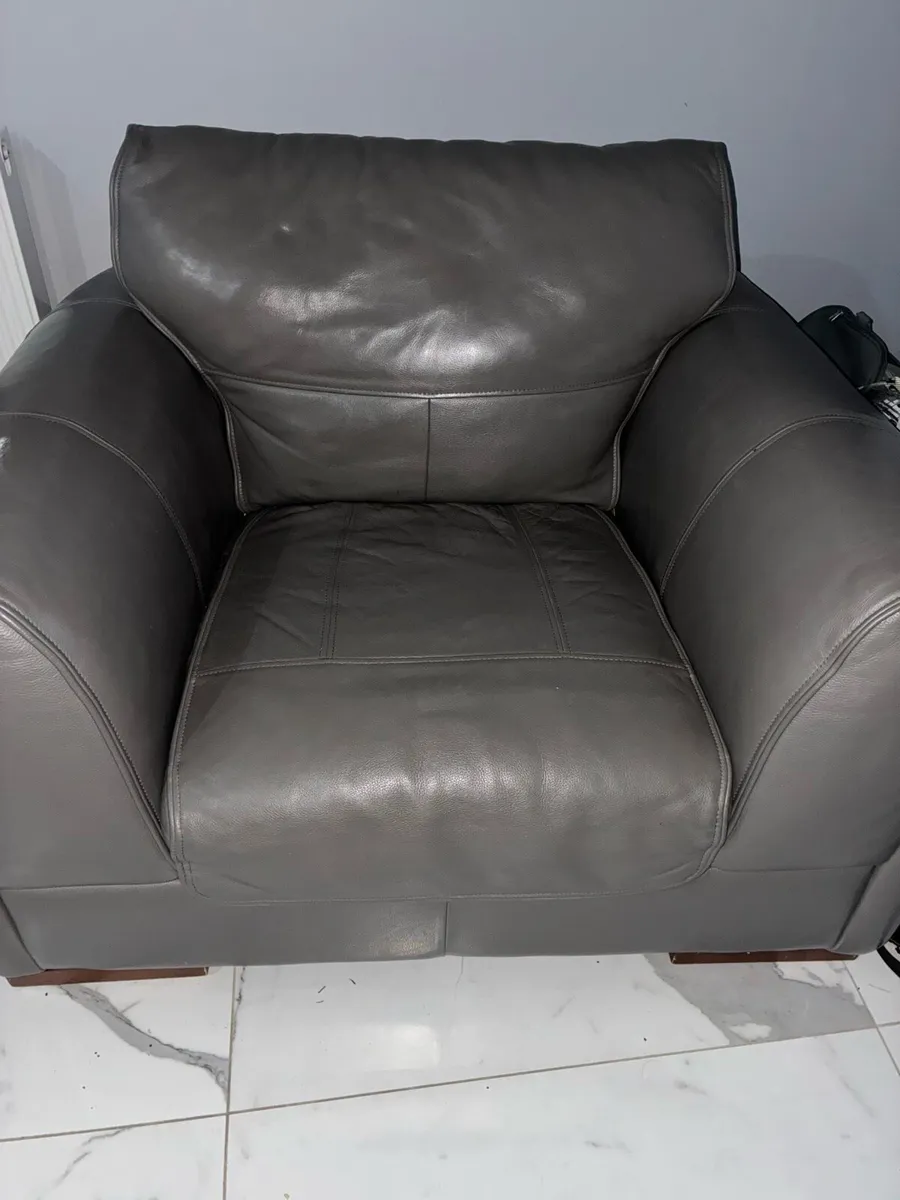Italian leather 3 seater and 2 1 seaters - Image 3