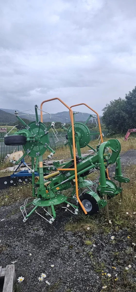 Malone 4 rotor tedder - Image 1