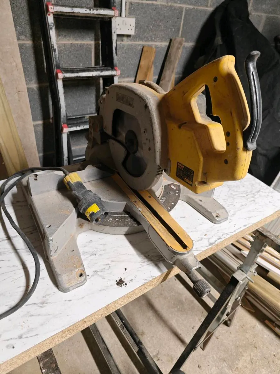 DeWalt DW707-LX 216mm Mitre Saw – Professional Gra - Image 2