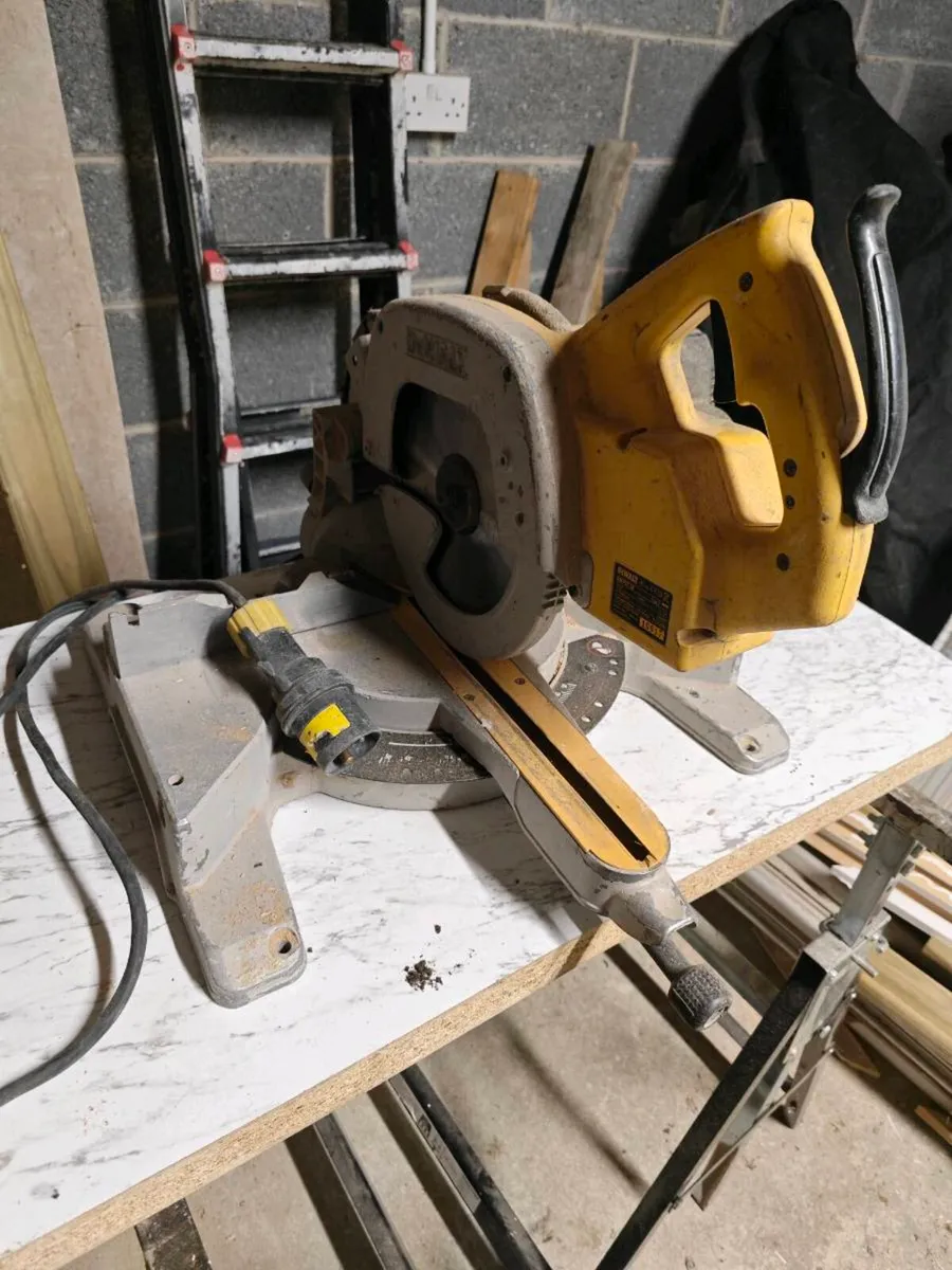 DeWalt DW707-LX 216mm Mitre Saw – Professional Gra - Image 3
