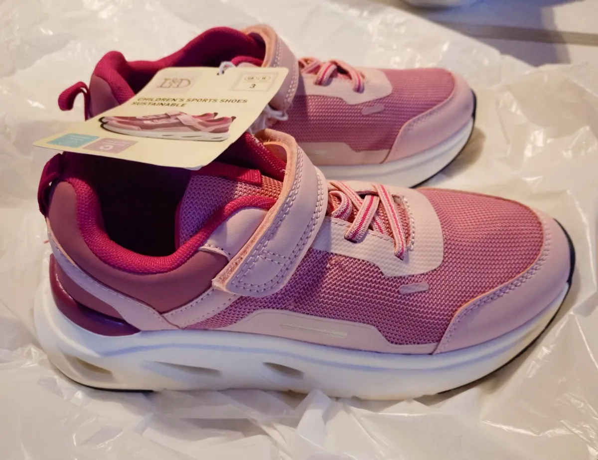 3 PAIRS OF KIDS RUNNERS (SIZE 3 & 4UK) NEW. - Image 1