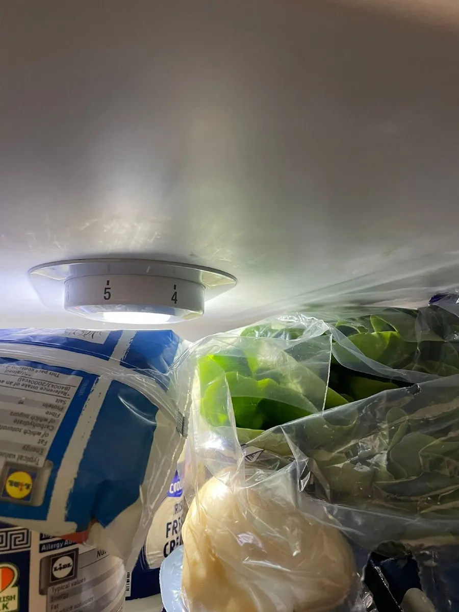 Beko built in fridge & freezer - Image 3