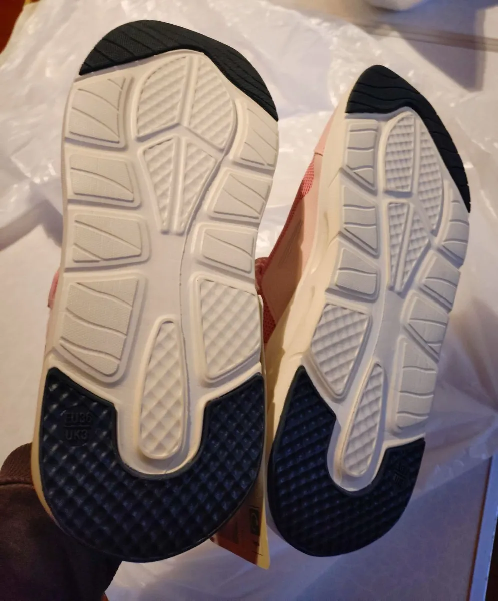 3 PAIRS OF KIDS RUNNERS (SIZE 3 & 4UK) NEW. - Image 3