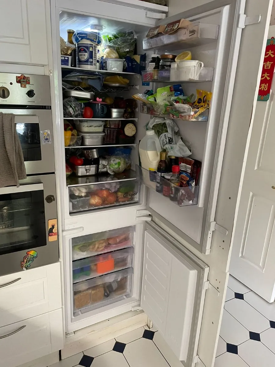 Beko built in fridge & freezer - Image 4