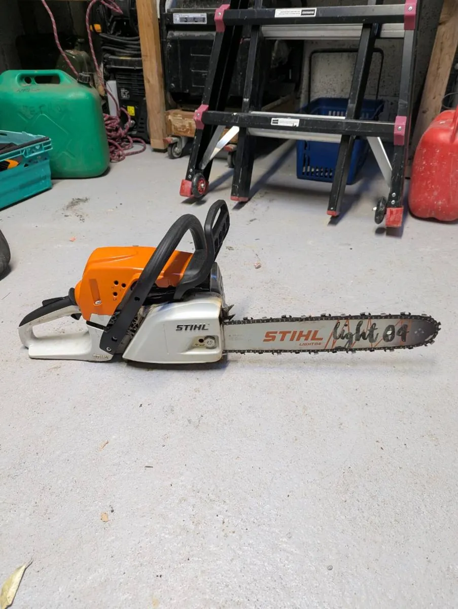 Stihl MS 251 chainsaw - Image 1