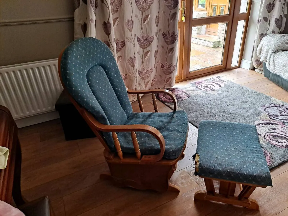 Rocking chair with a matching rocking foot rest - Image 2
