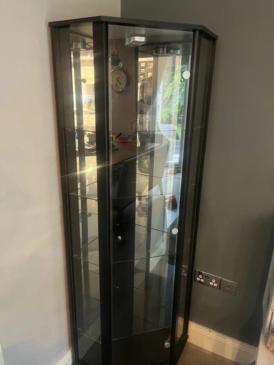 Corner glass display unit - Image 1