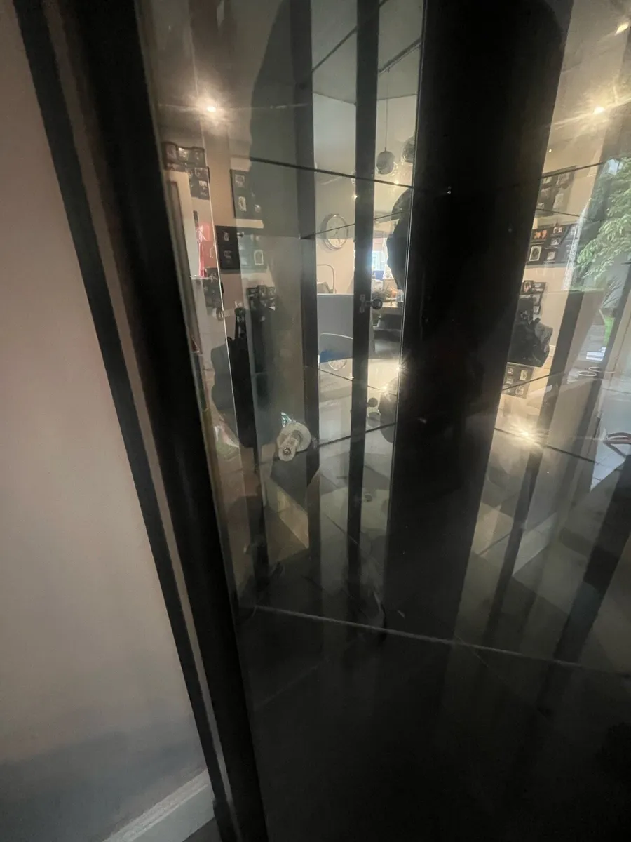 Corner glass display unit - Image 4