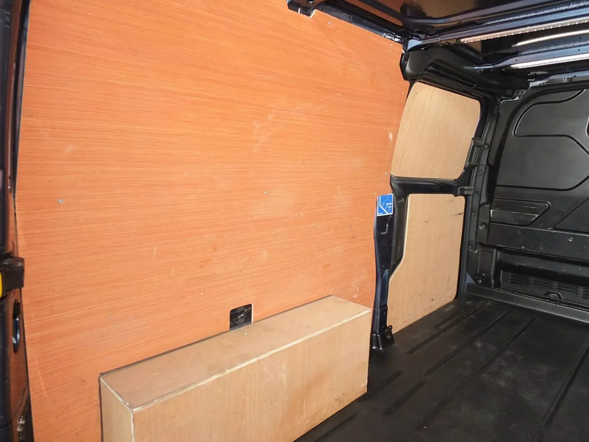 2023 Ford Transit Custom Panel Van - Image 4