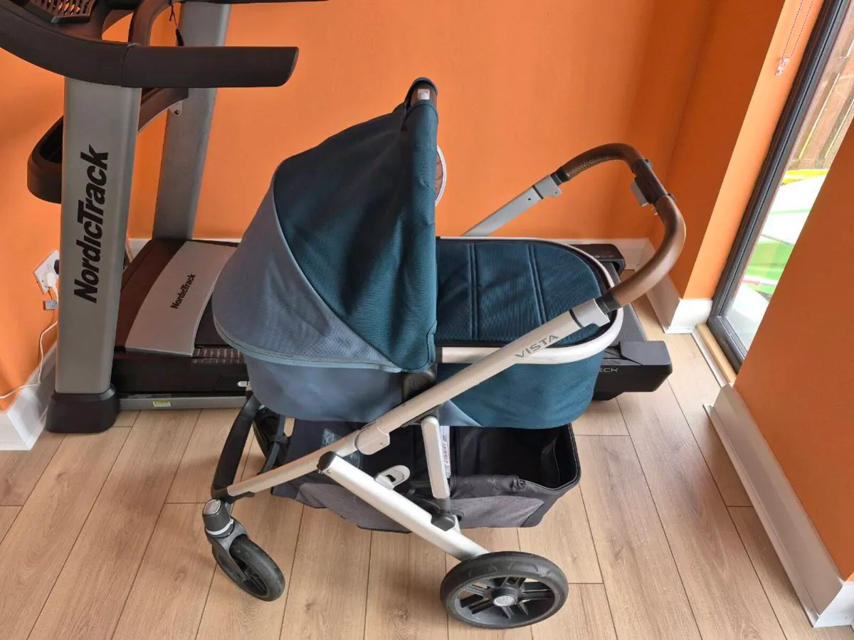 UppaBaby Vista V2 Pram & Bassinet just Serviced, L - Image 2