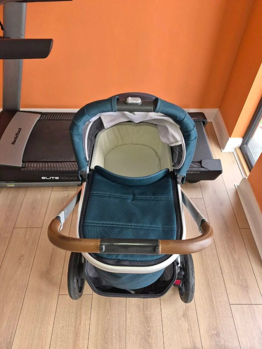 UppaBaby Vista V2 Pram & Bassinet just Serviced, L - Image 3