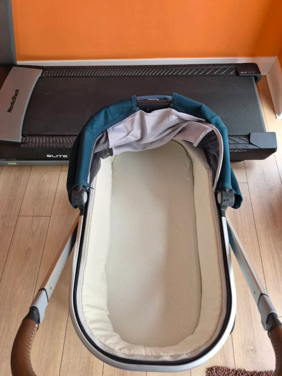 UppaBaby Vista V2 Pram & Bassinet just Serviced, L - Image 4