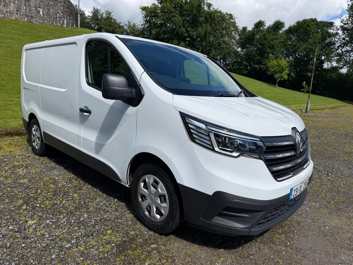 2023 Renault trafic - Image 1