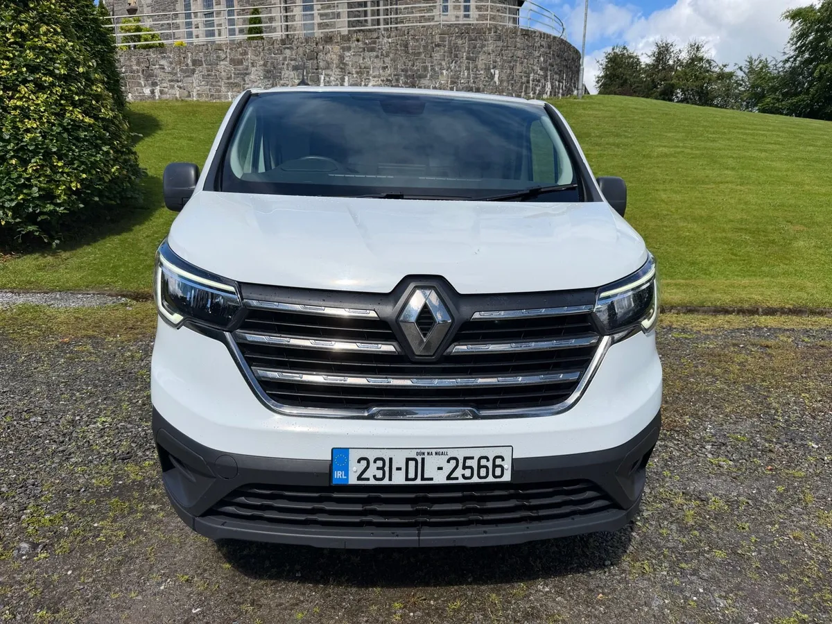 2023 Renault trafic - Image 2