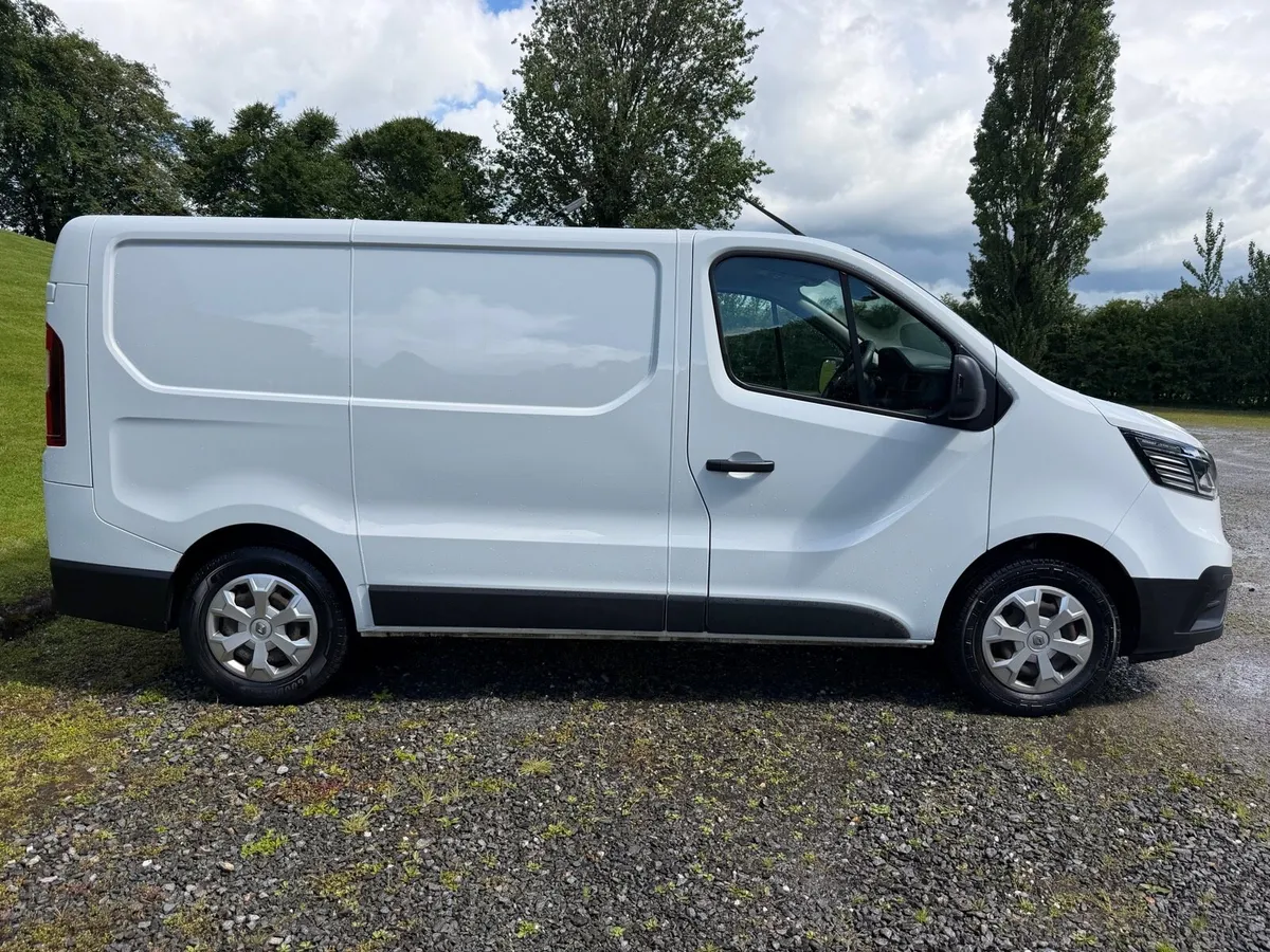 2023 Renault trafic - Image 4