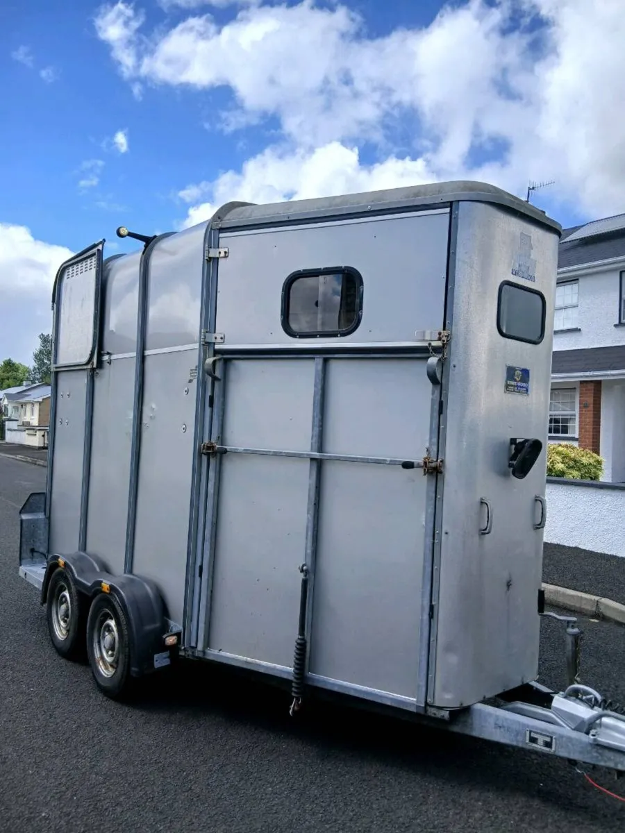 Ifor Williams 510 Classic Horsebox - Image 1