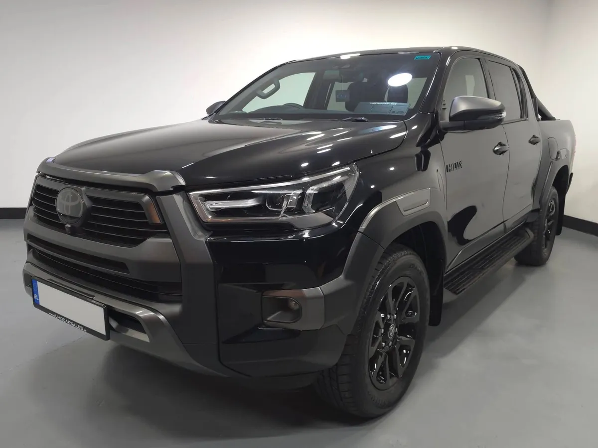 Toyota Hilux 2.8 Invincible X Auto - Image 3