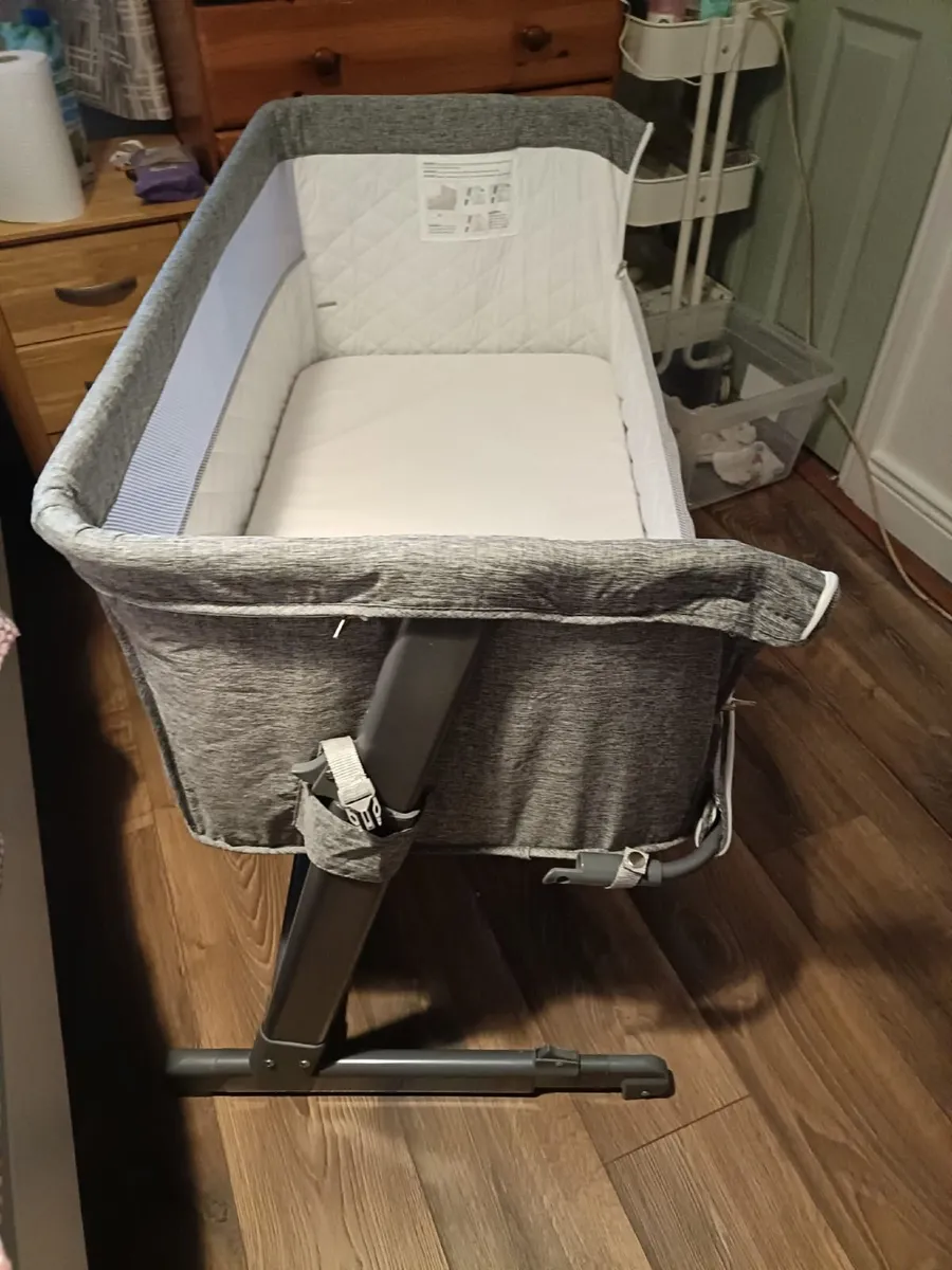 Babylo Cozi Sleeper Graphite Frame - Image 1