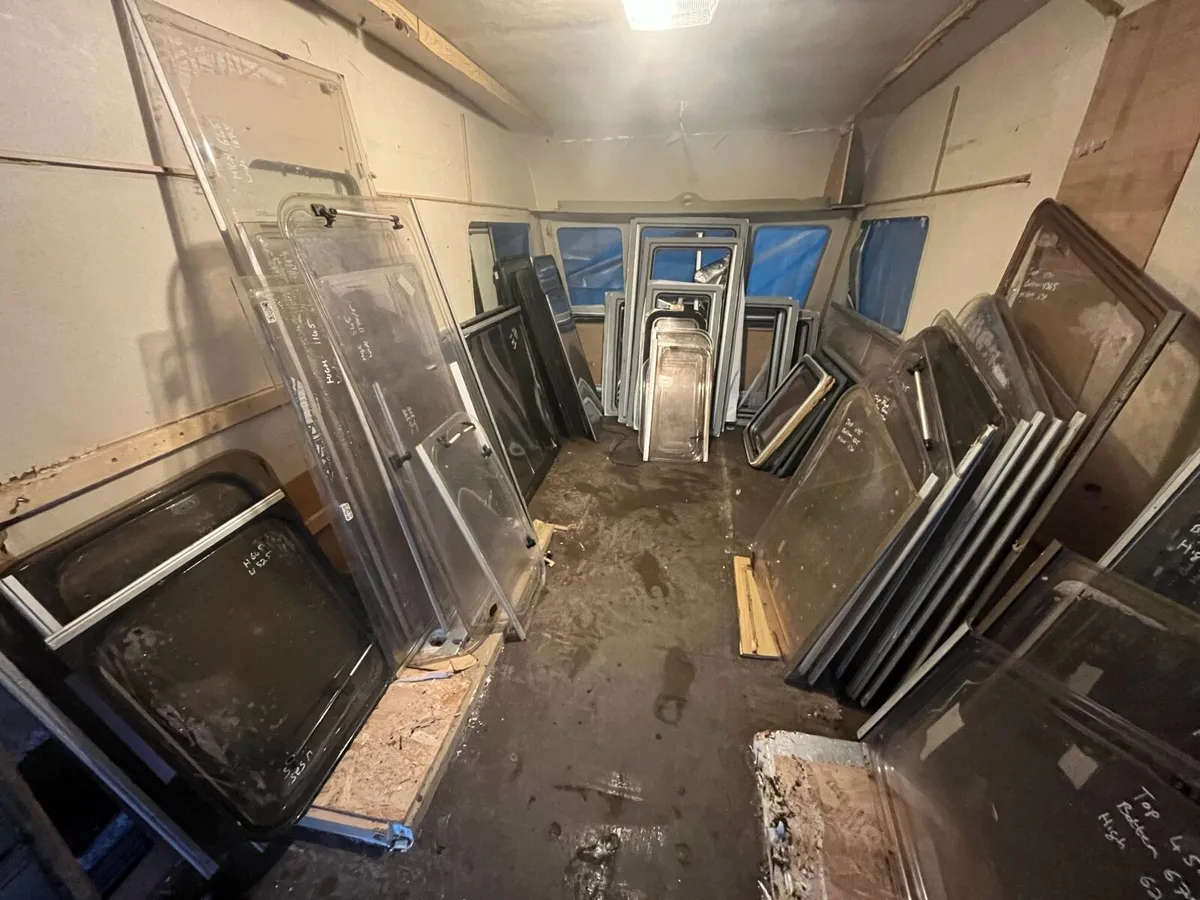 Caravan parts, windows & panels - Image 4