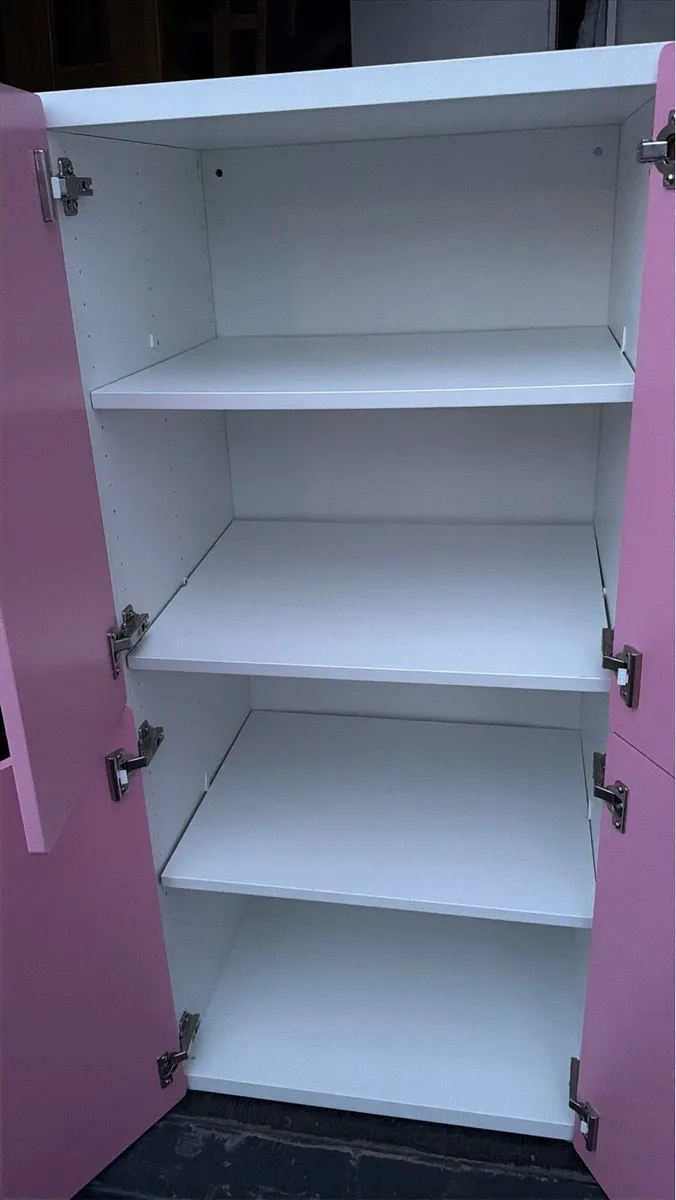Little wardrobe - Image 3