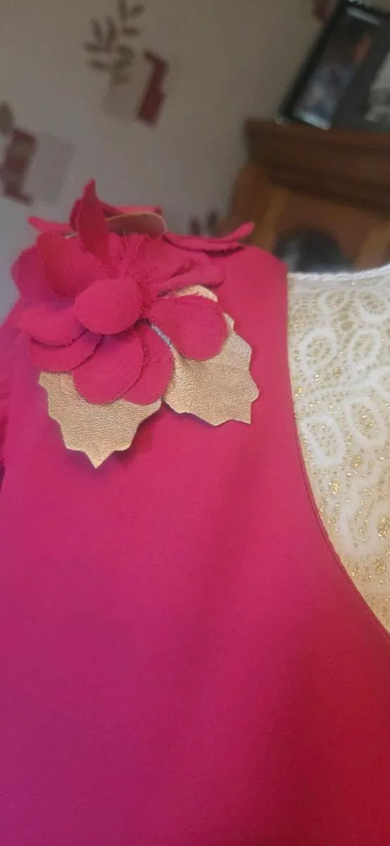 Carla Ruiz fuchsia cape sleeve cocktail dress flor - Image 2