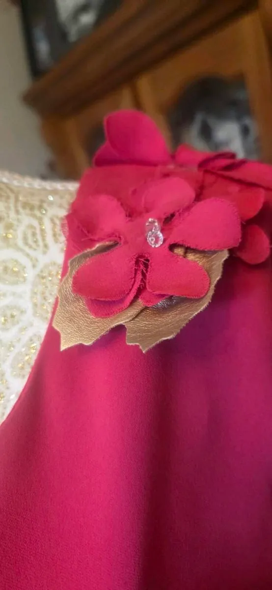 Carla Ruiz fuchsia cape sleeve cocktail dress flor - Image 3