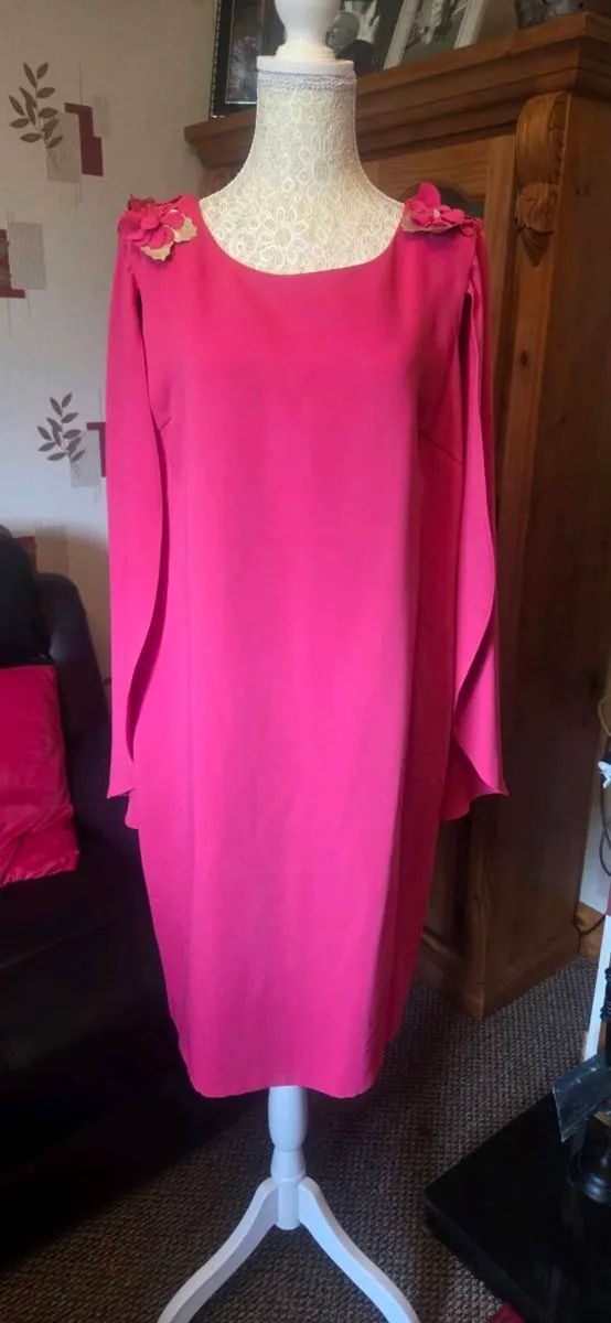 Carla Ruiz fuchsia cape sleeve cocktail dress flor - Image 1