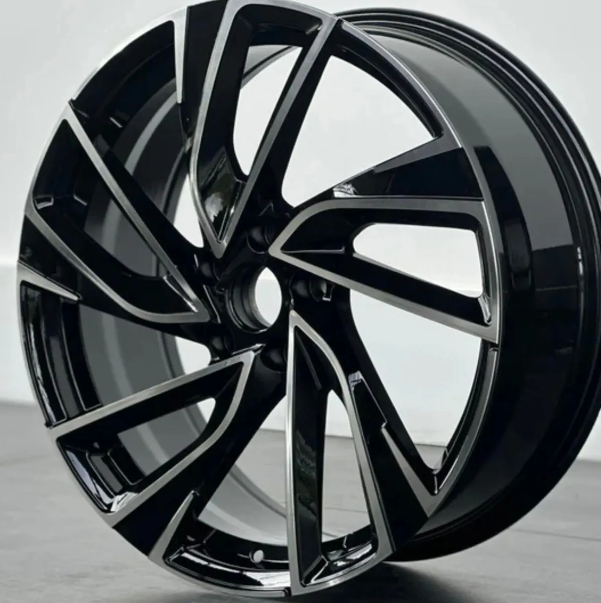 18”  vw black / polished  5x112