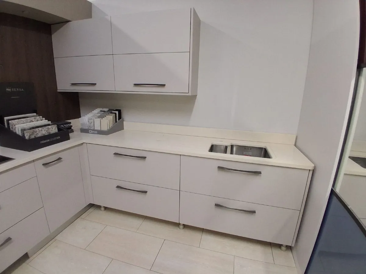 Quartz Silestone Countertops - Image 2