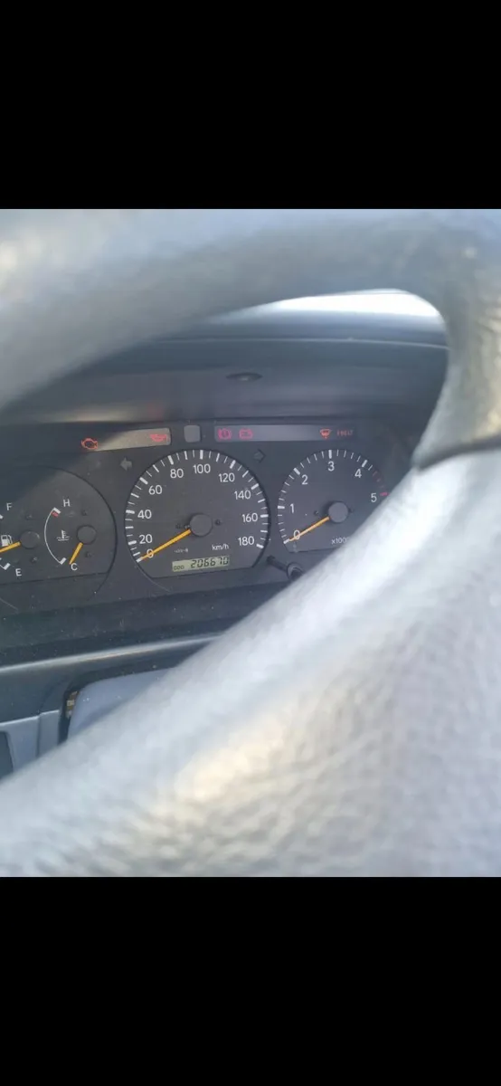 Toyota HiAce 2008 - Image 2