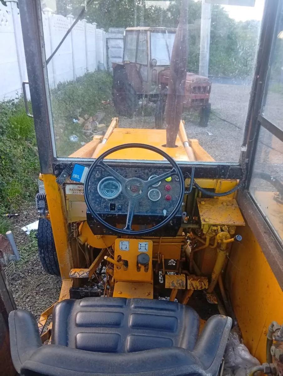 International loader - Image 4