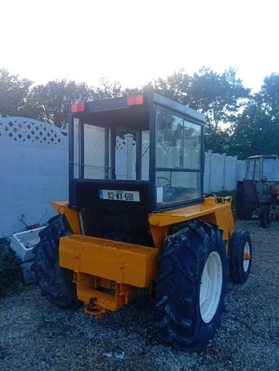 International loader - Image 3