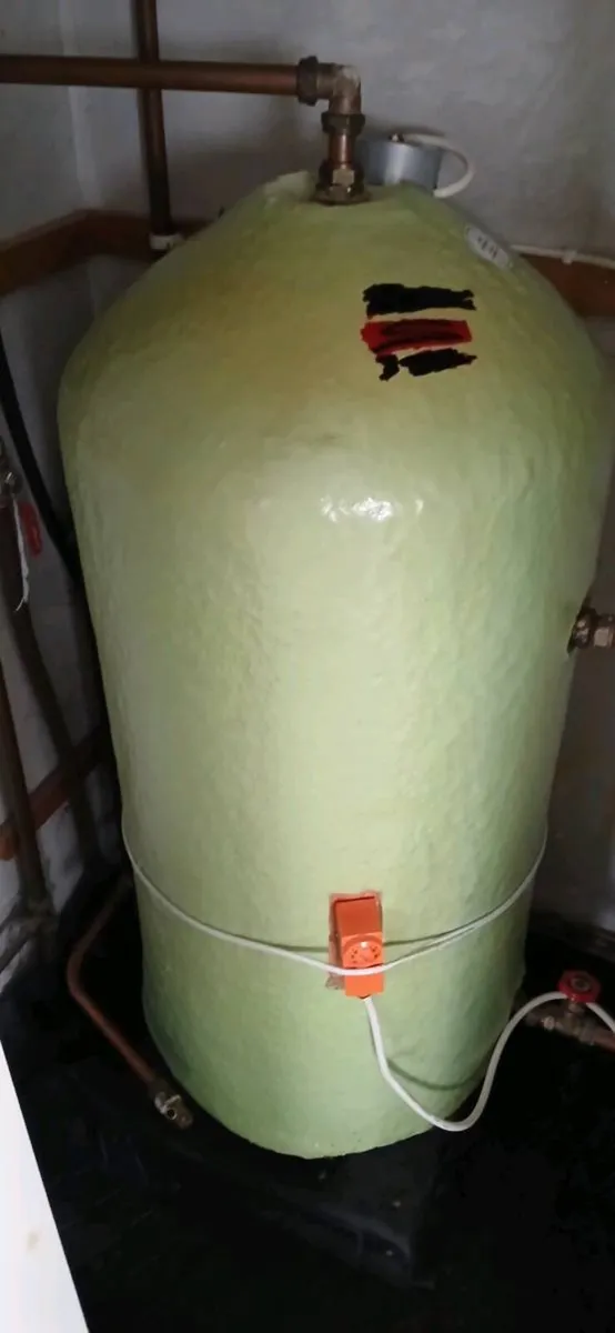Insulated hot water cylinder - Image 1