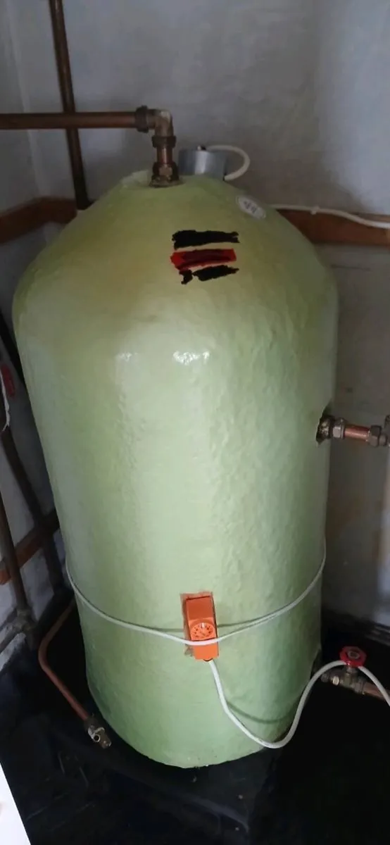 Insulated hot water cylinder - Image 2