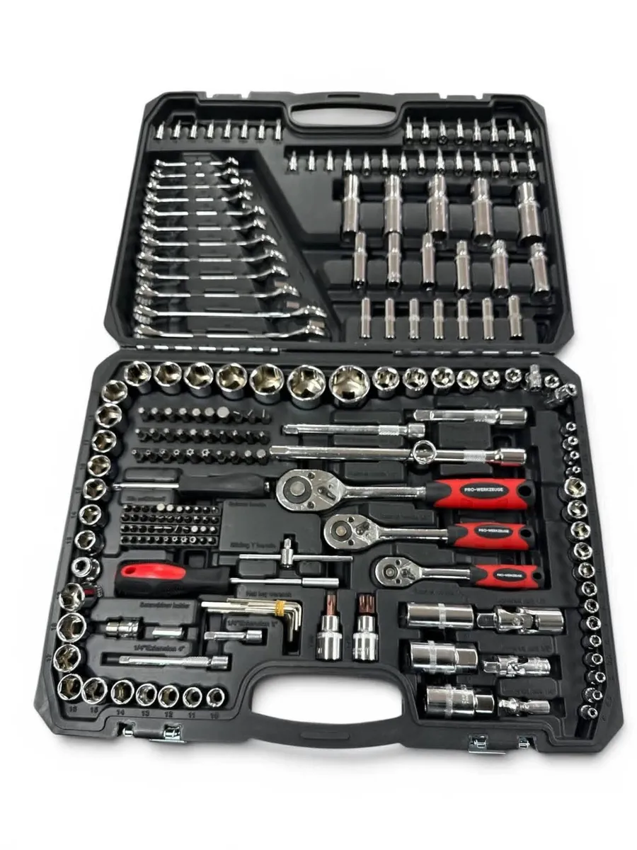 BRAND NEW 225PC SOCKET SET