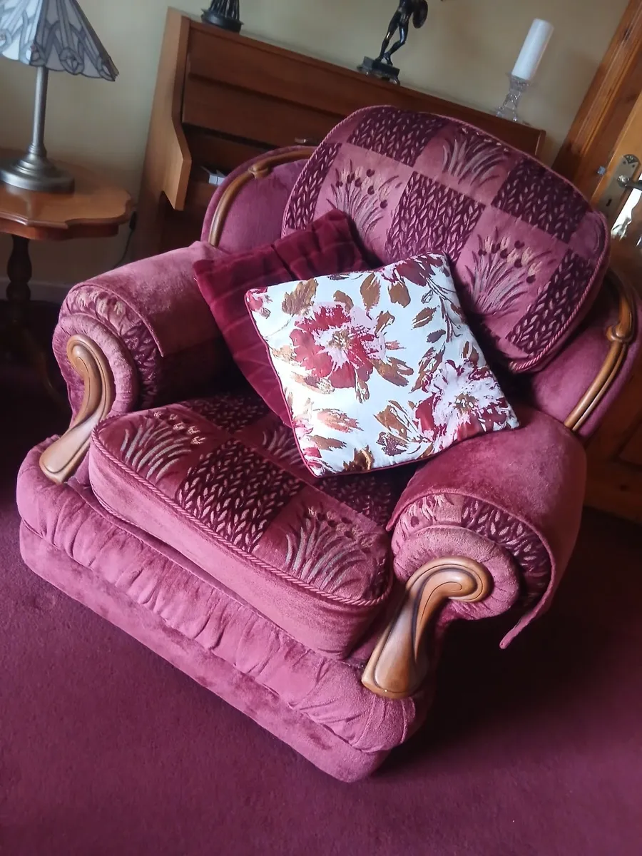 3 sester couch and 2 armchairs - Image 2
