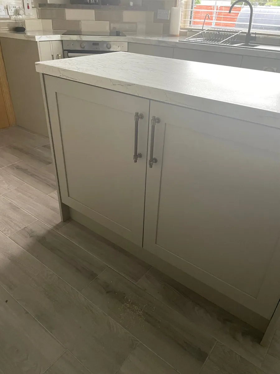 Kitchen island - Image 3